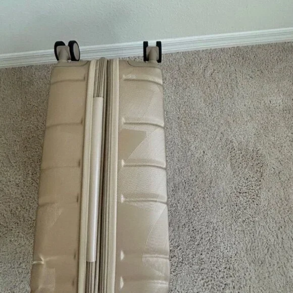 Samantha Brown 22" Hardside Carry-On Spinner , Luggage CHAMPAGNE nwt - Picture 5 of 14